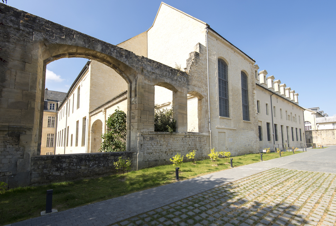 Vue extérieure du Frac Normandie Caen depuis la rue Neuve Bourg l'Abbé (c) Marc Domage