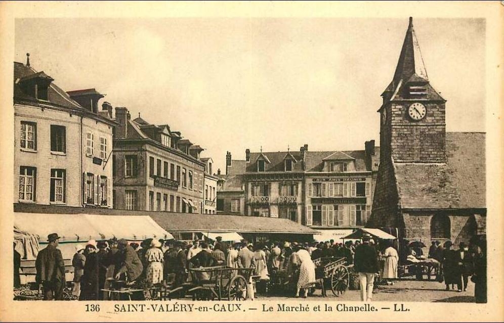 Le marché et la chapelle, carte postale