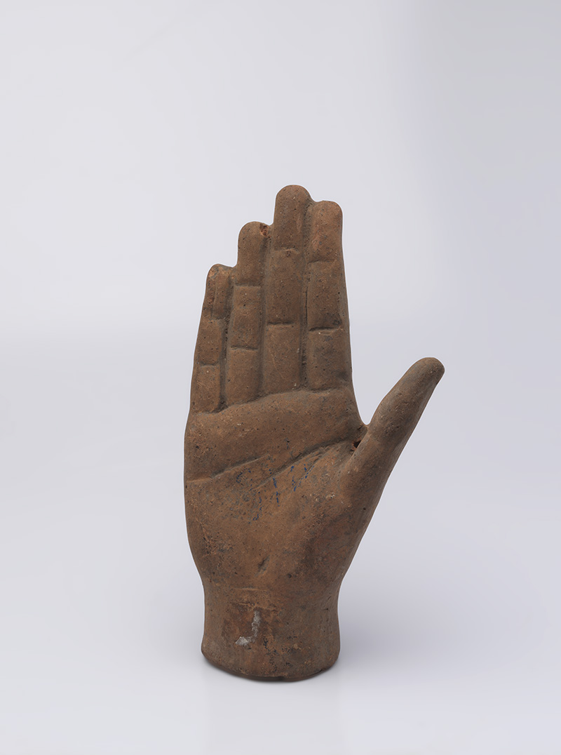 Ex-voto en forme de main. Musée Flaubert et d'Histoire de la médecine. ©DR